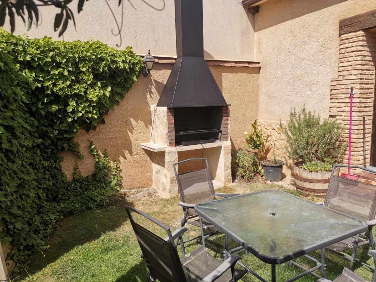 Casa Rural La Casa De Los Pollos Turrubuelo Kültér fotó