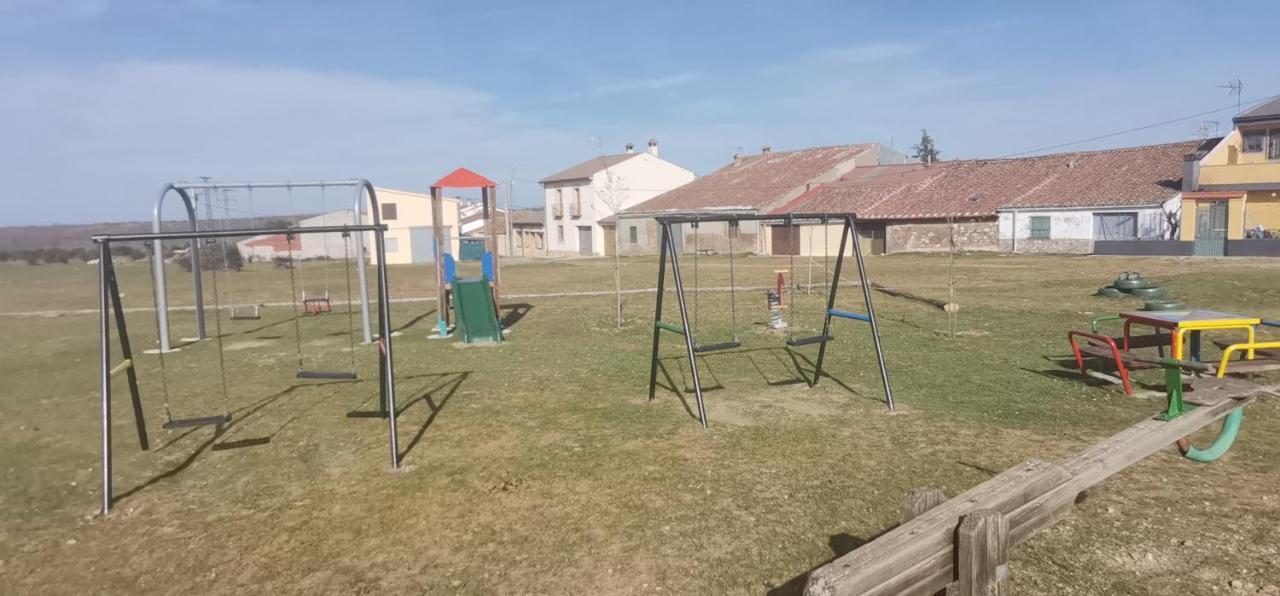Casa Rural La Casa De Los Pollos Turrubuelo Kültér fotó