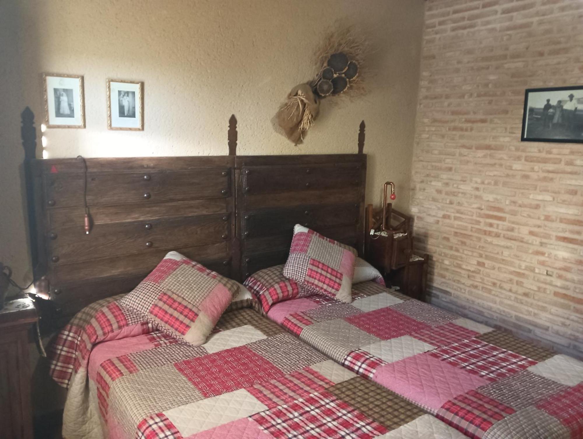 Casa Rural La Casa De Los Pollos Turrubuelo Kültér fotó